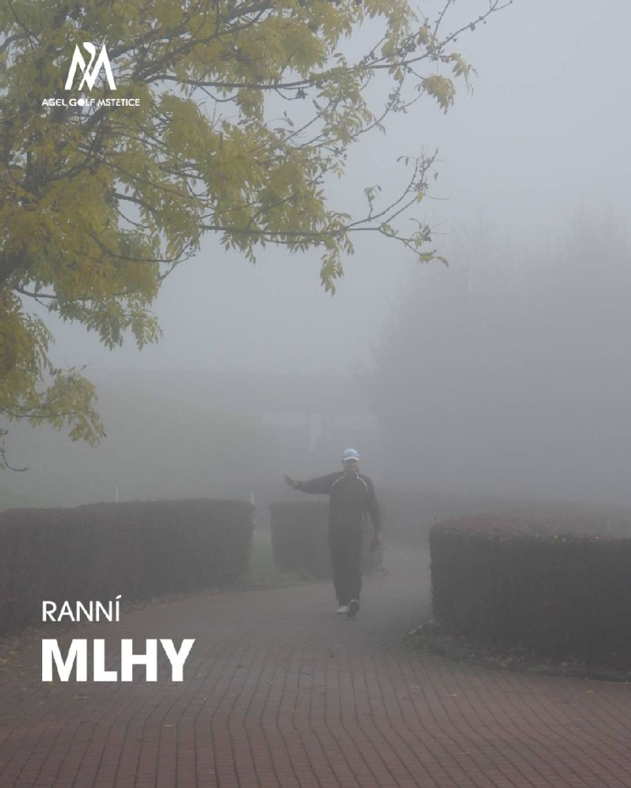 Ranní mlhy umí potrápit i golfové plány